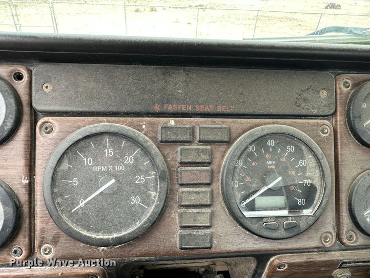 image for item DS8329 2008 Freightliner FLD  semi truck