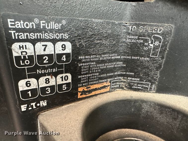 image for item DS8329 2008 Freightliner FLD  semi truck