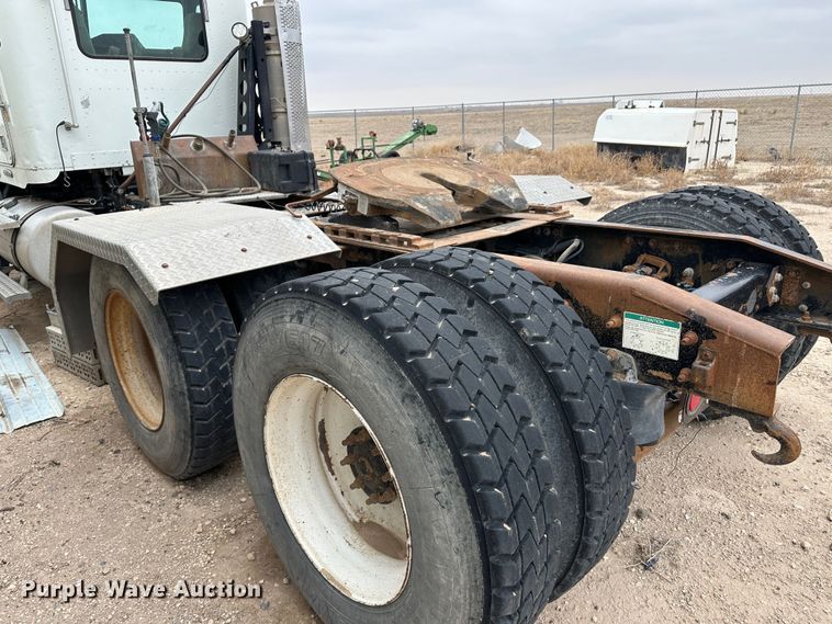 image for item DS8329 2008 Freightliner FLD  semi truck