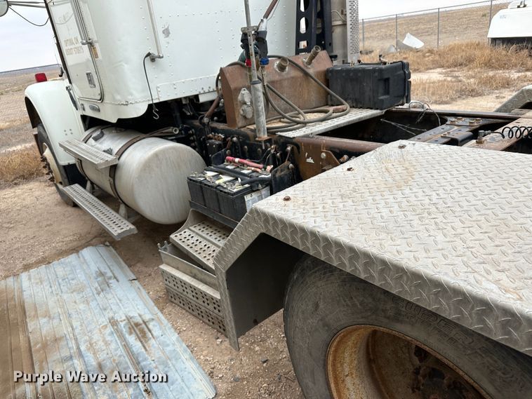 image for item DS8329 2008 Freightliner FLD  semi truck