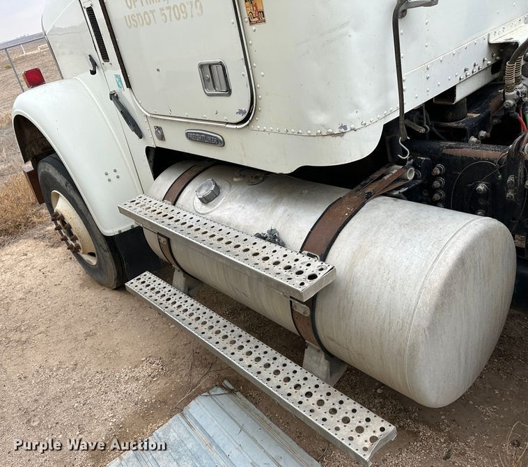 image for item DS8329 2008 Freightliner FLD  semi truck