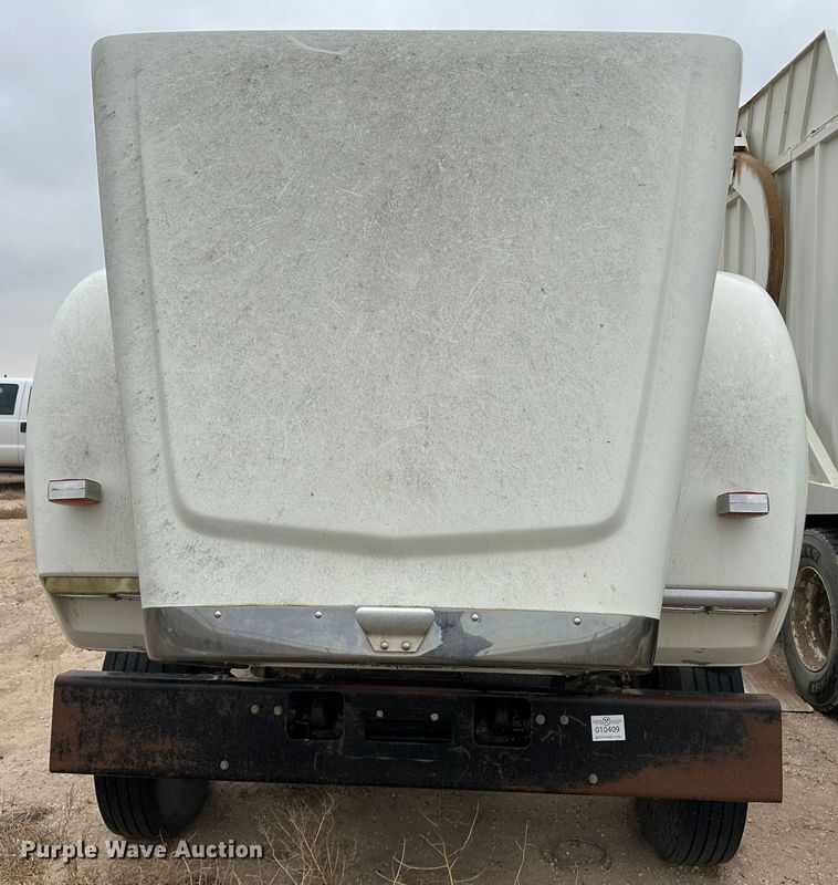 image for item DS8329 2008 Freightliner FLD  semi truck