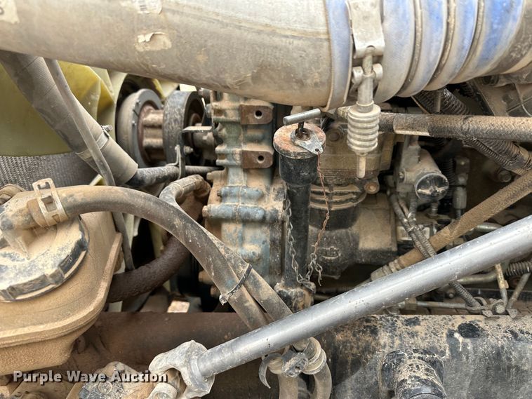 image for item DS8329 2008 Freightliner FLD  semi truck