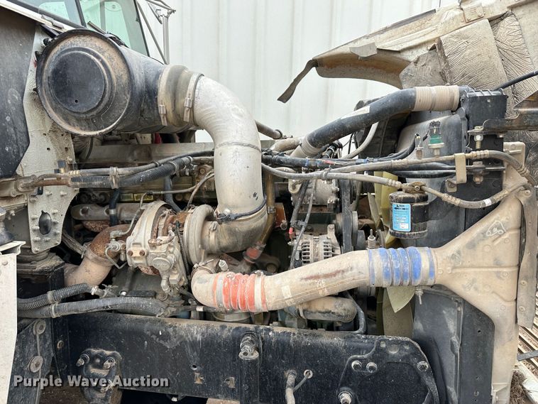 image for item DS8329 2008 Freightliner FLD  semi truck