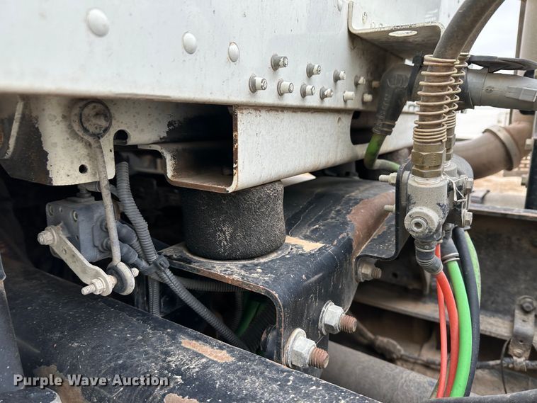 image for item DS8329 2008 Freightliner FLD  semi truck