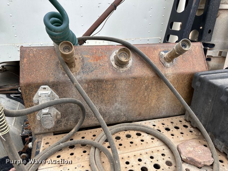 image for item DS8329 2008 Freightliner FLD  semi truck