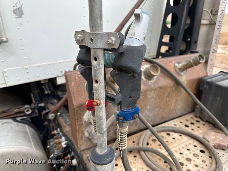 image for item DS8329 2008 Freightliner FLD  semi truck