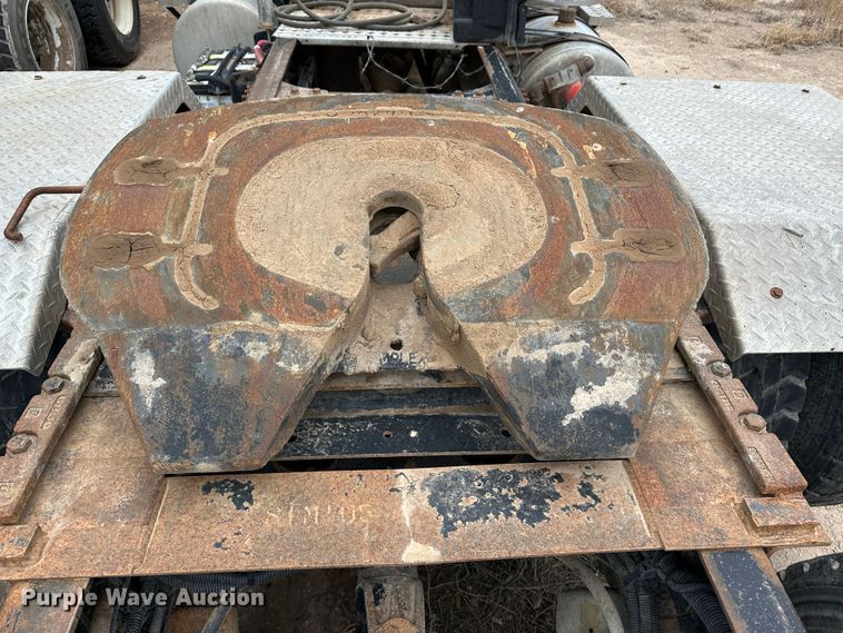 image for item DS8329 2008 Freightliner FLD  semi truck