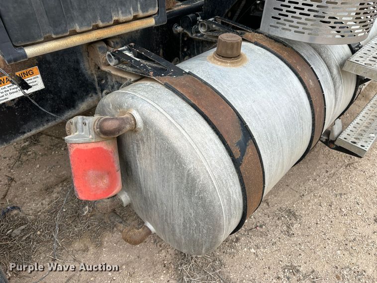 image for item DS8329 2008 Freightliner FLD  semi truck