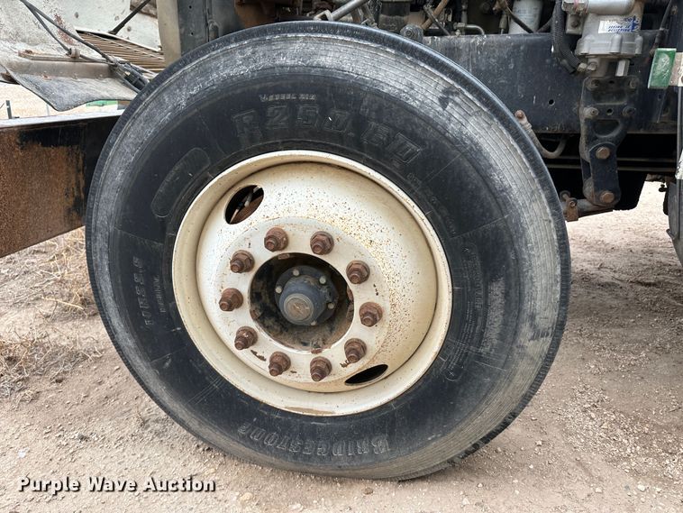 image for item DS8329 2008 Freightliner FLD  semi truck