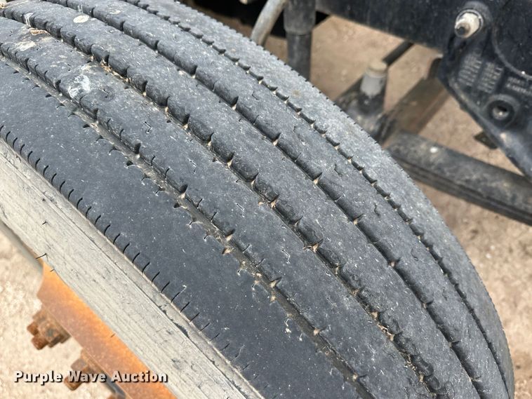 image for item DS8329 2008 Freightliner FLD  semi truck