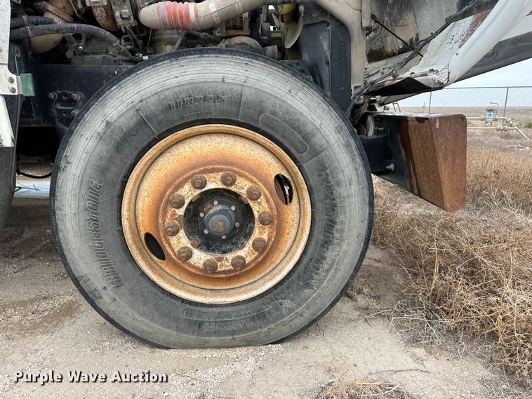 image for item DS8329 2008 Freightliner FLD  semi truck