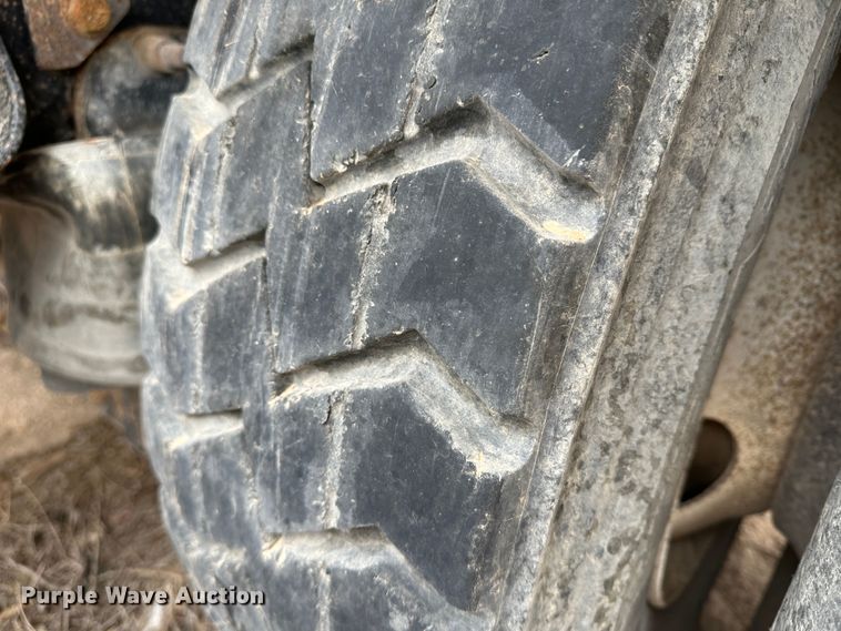 image for item DS8329 2008 Freightliner FLD  semi truck