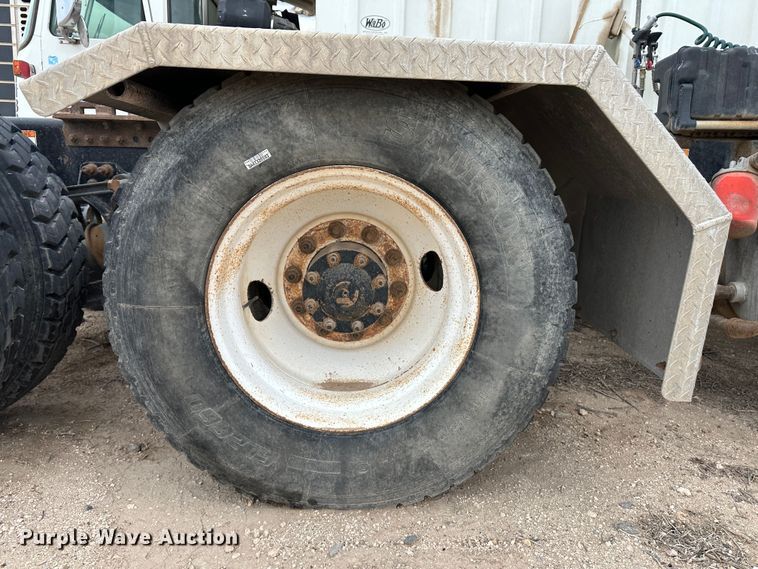 image for item DS8329 2008 Freightliner FLD  semi truck