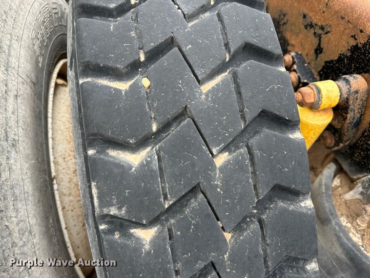 image for item DS8329 2008 Freightliner FLD  semi truck