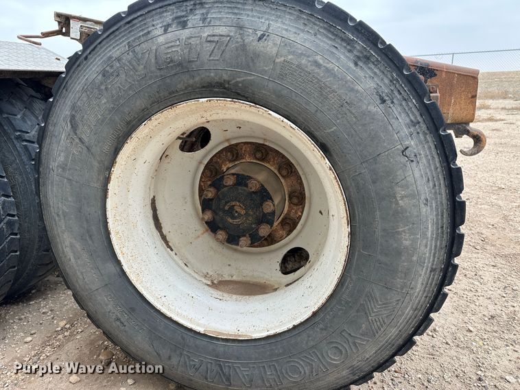 image for item DS8329 2008 Freightliner FLD  semi truck