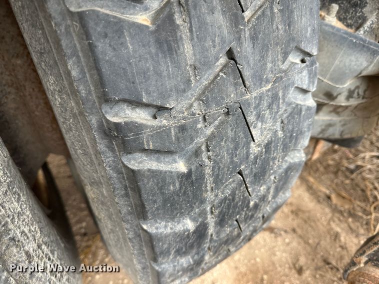 image for item DS8329 2008 Freightliner FLD  semi truck