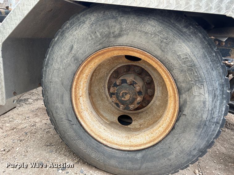 image for item DS8329 2008 Freightliner FLD  semi truck