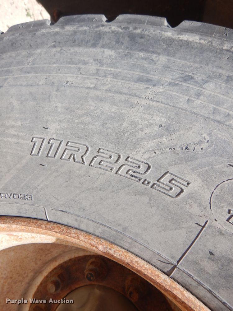 image for item DS8329 2008 Freightliner FLD  semi truck