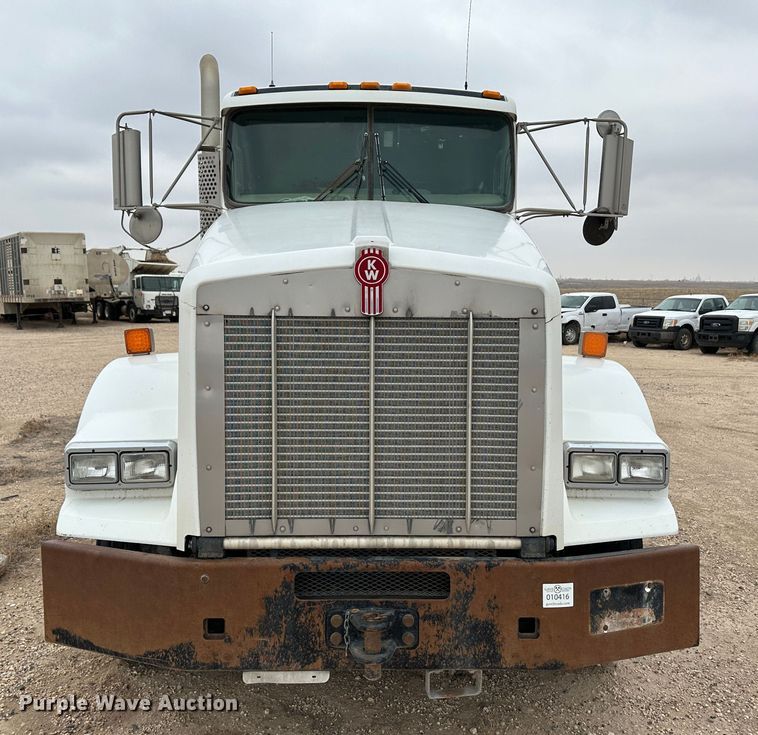 image for item DS8333 2011 Kenworth T800  semi truck