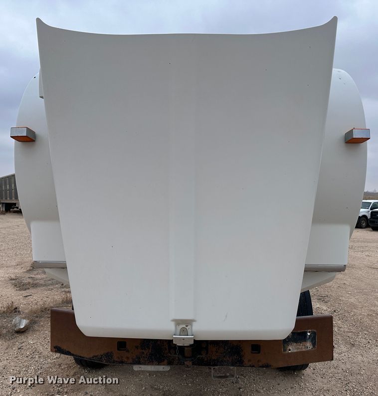 image for item DS8333 2011 Kenworth T800  semi truck