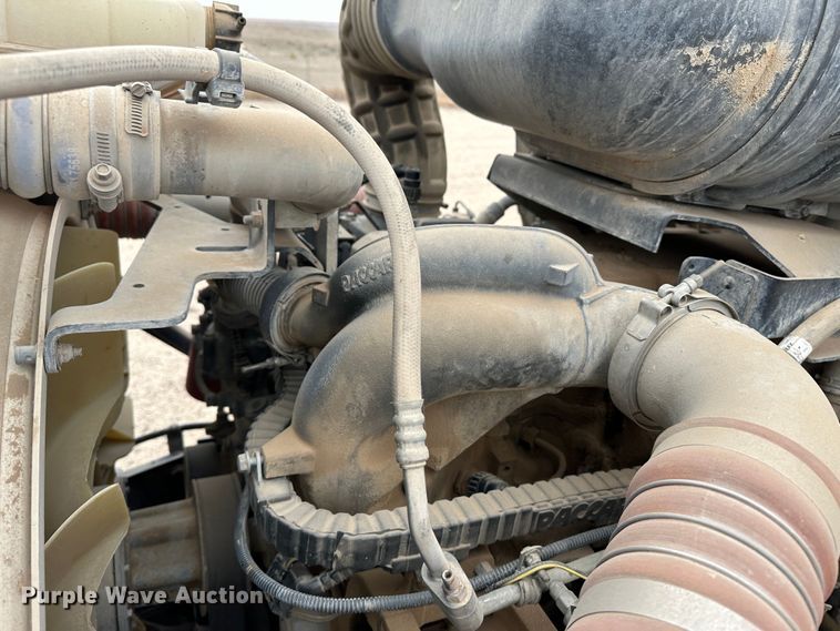 image for item DS8333 2011 Kenworth T800  semi truck