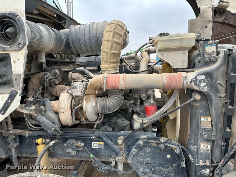 image for item DS8333 2011 Kenworth T800  semi truck