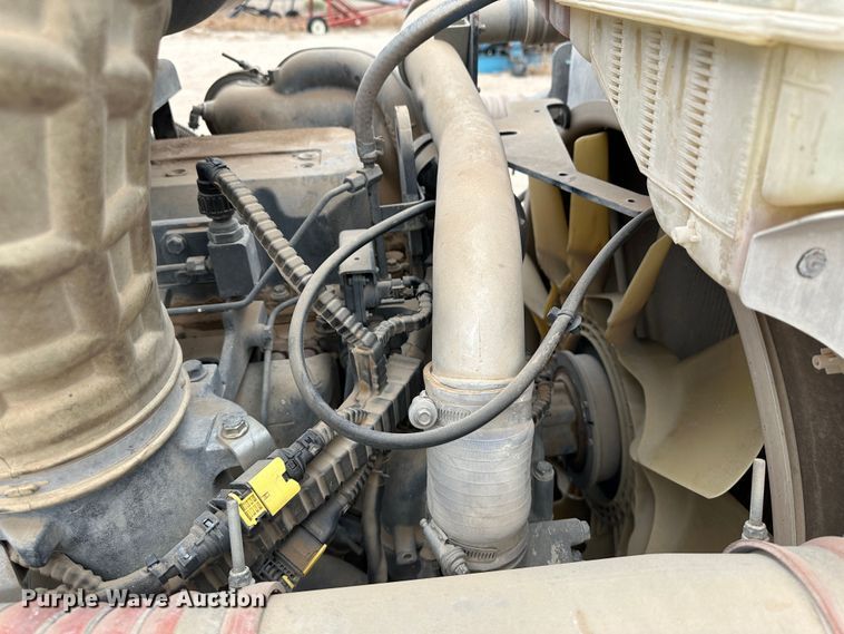 image for item DS8333 2011 Kenworth T800  semi truck