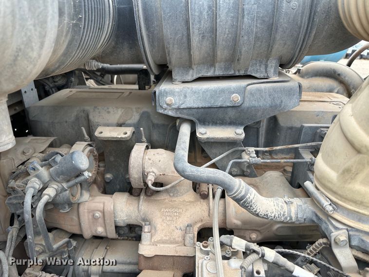 image for item DS8333 2011 Kenworth T800  semi truck