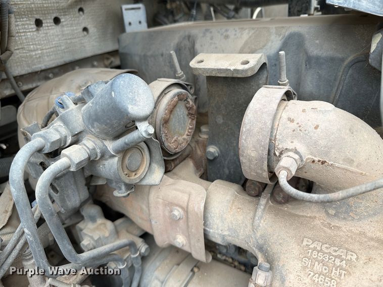 image for item DS8333 2011 Kenworth T800  semi truck