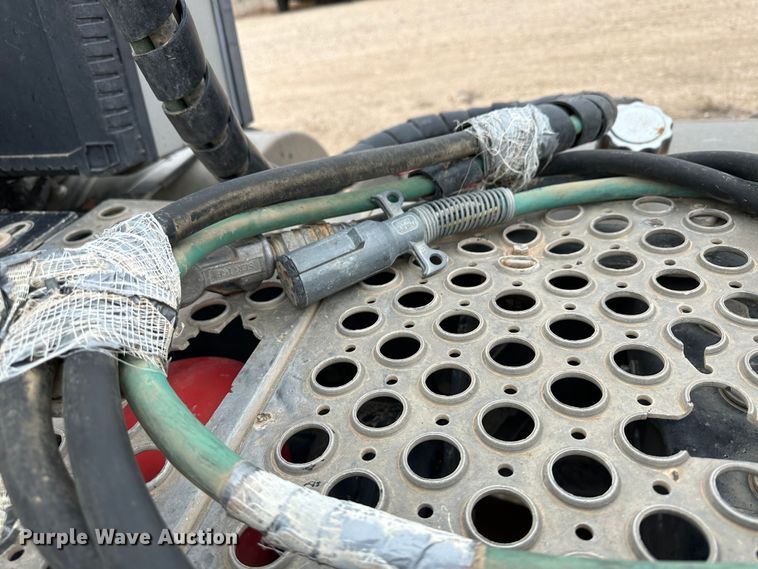 image for item DS8333 2011 Kenworth T800  semi truck