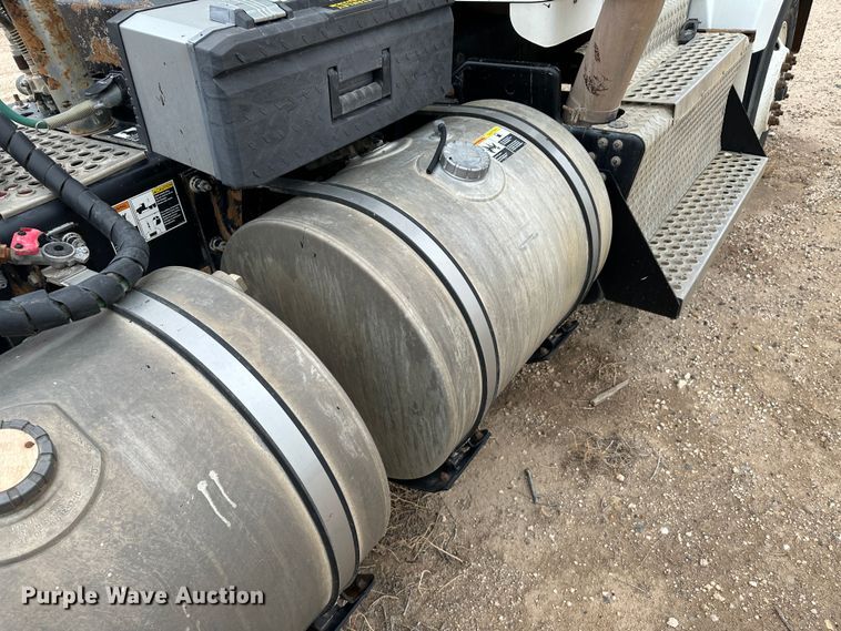 image for item DS8333 2011 Kenworth T800  semi truck