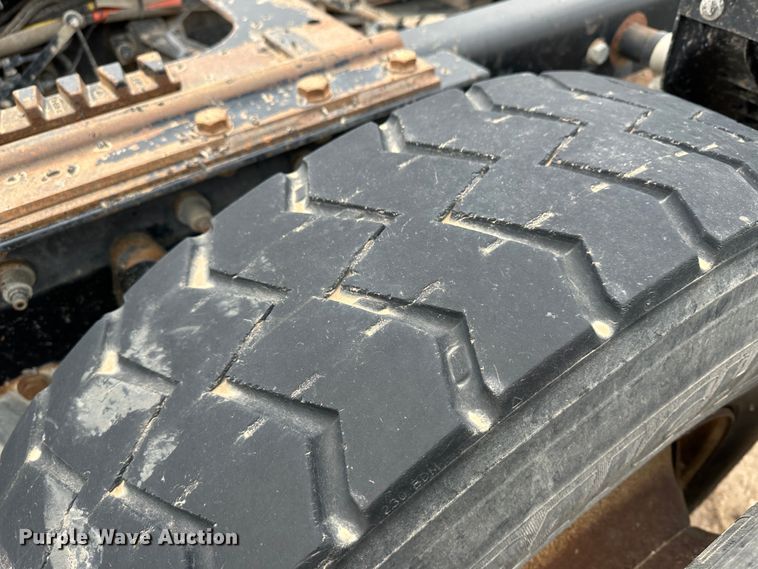 image for item DS8333 2011 Kenworth T800  semi truck