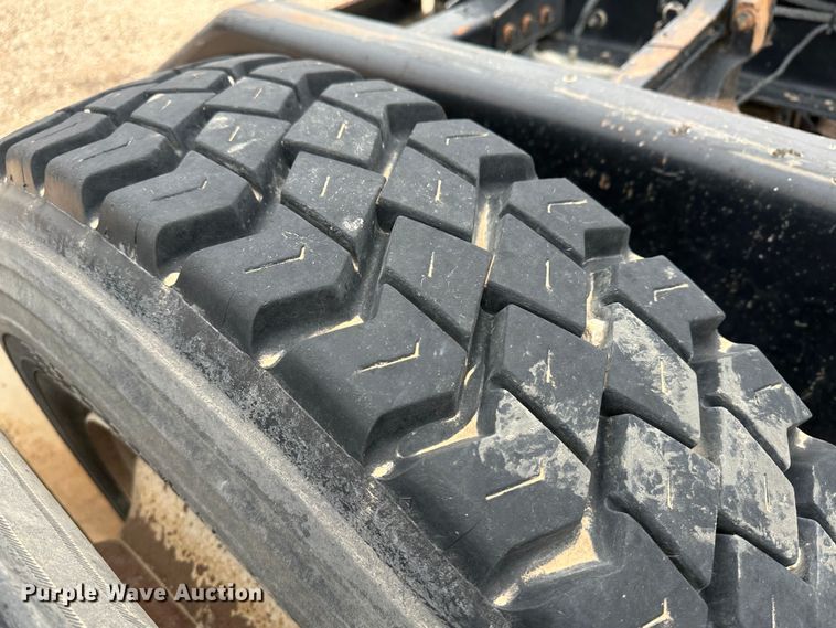 image for item DS8333 2011 Kenworth T800  semi truck