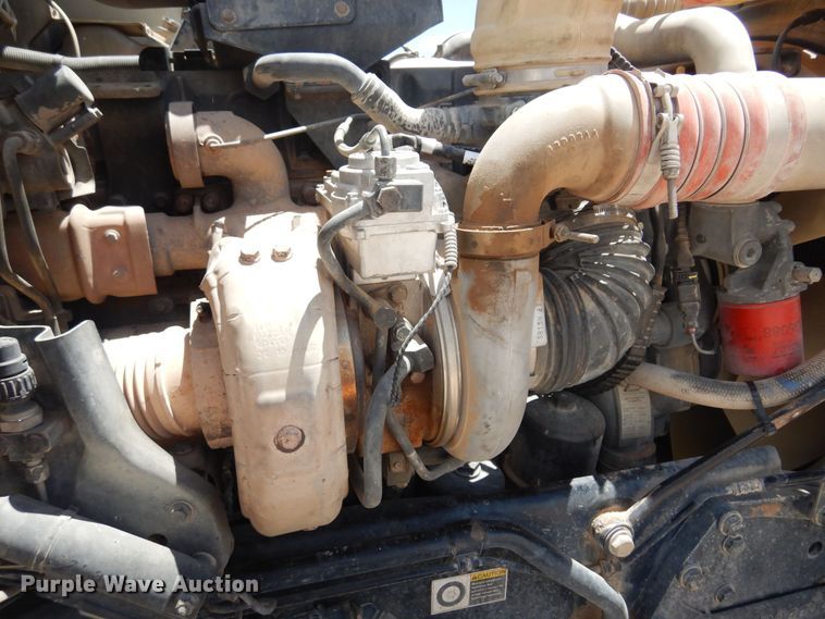 image for item DS8333 2011 Kenworth T800  semi truck