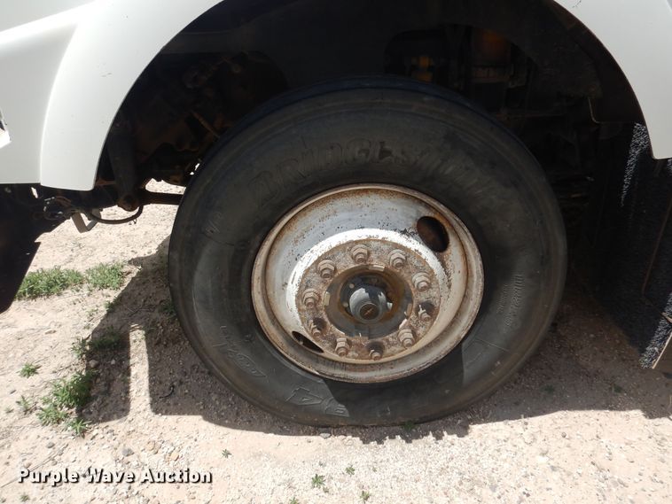 image for item DS8333 2011 Kenworth T800  semi truck