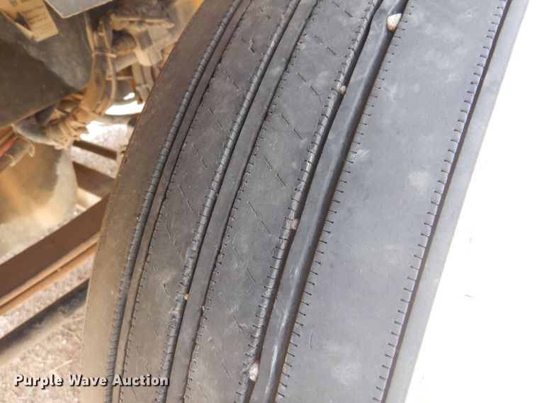 image for item DS8333 2011 Kenworth T800  semi truck