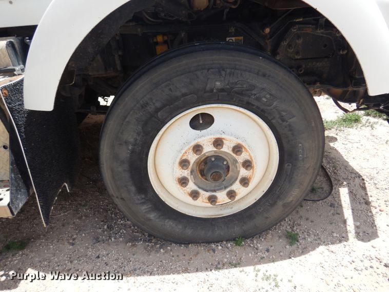 image for item DS8333 2011 Kenworth T800  semi truck