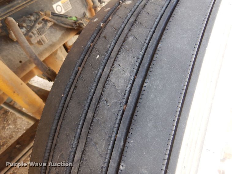 image for item DS8333 2011 Kenworth T800  semi truck