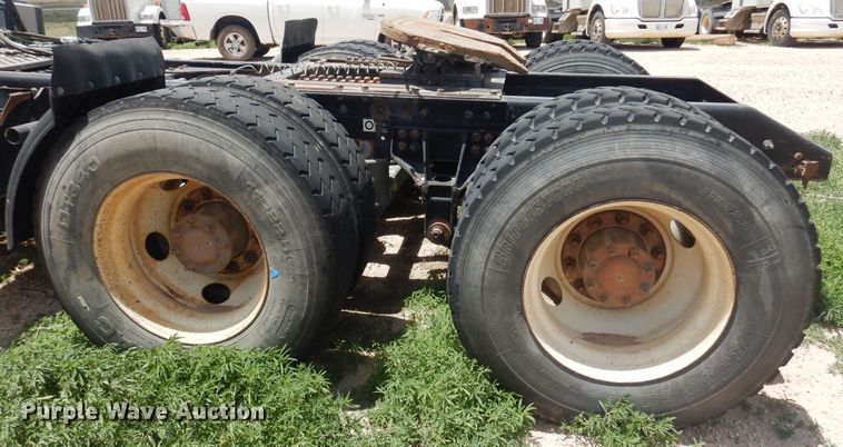 image for item DS8333 2011 Kenworth T800  semi truck