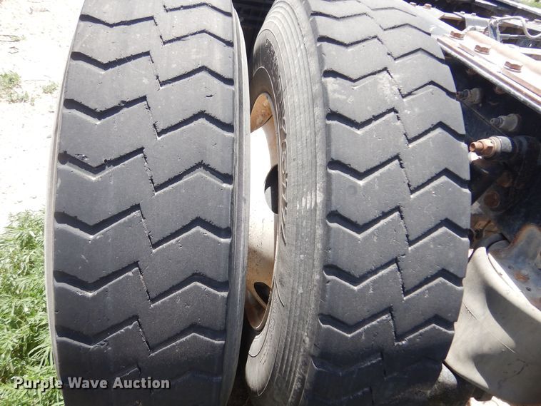 image for item DS8333 2011 Kenworth T800  semi truck