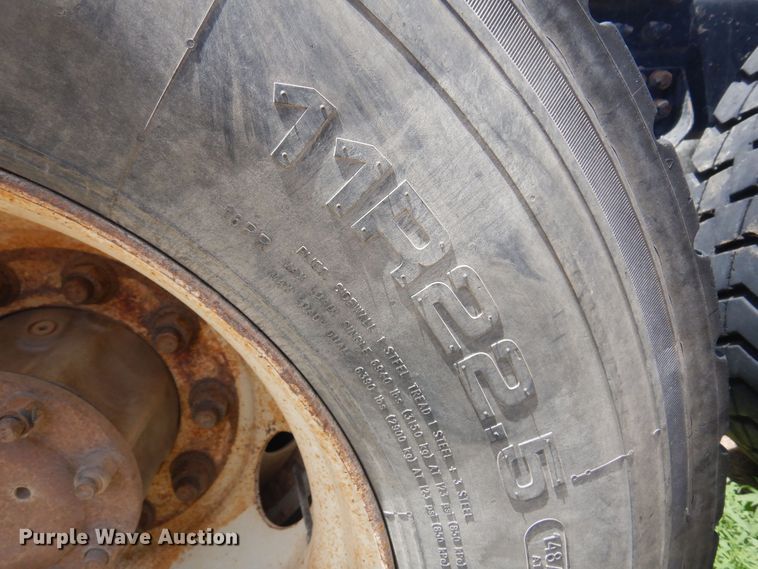 image for item DS8333 2011 Kenworth T800  semi truck