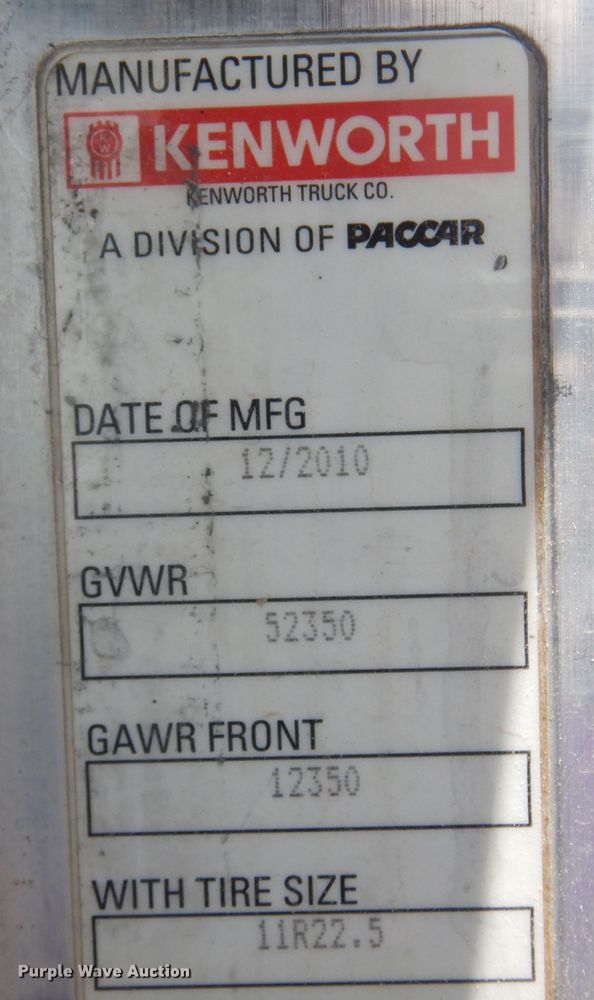 image for item DS8333 2011 Kenworth T800  semi truck