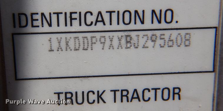 image for item DS8333 2011 Kenworth T800  semi truck
