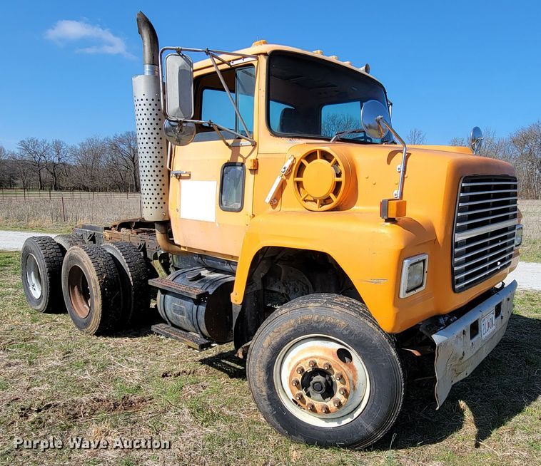 image for item HG9496 1990 Ford L9000  truck cab and chassis