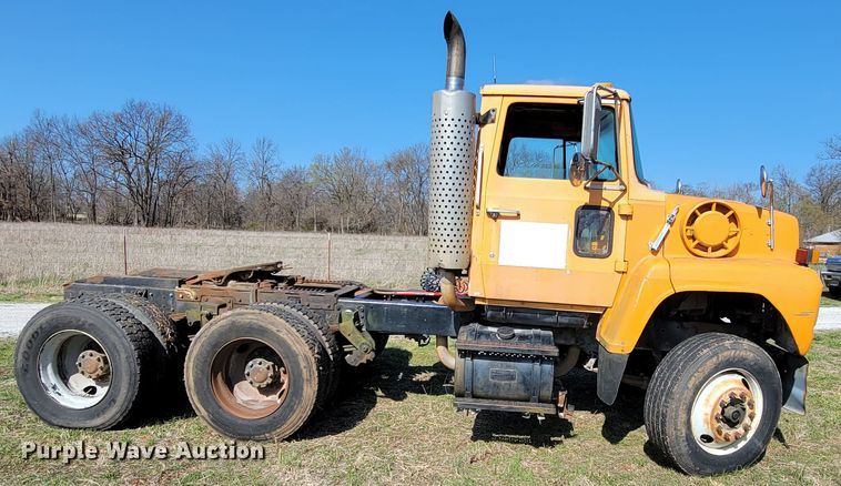 image for item HG9496 1990 Ford L9000  truck cab and chassis
