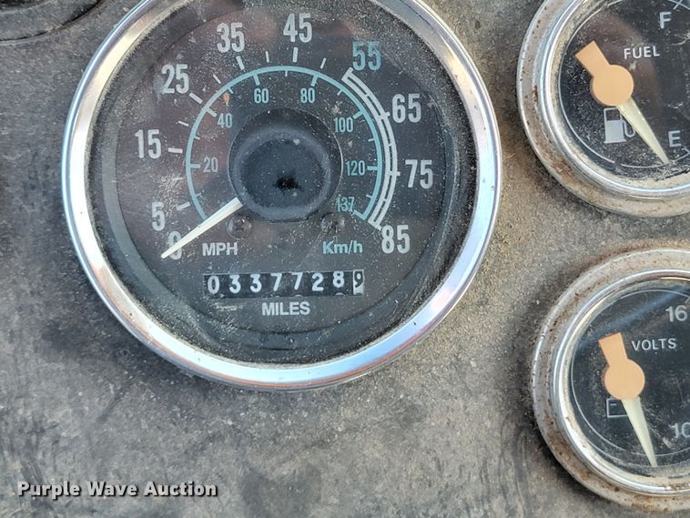 image for item HG9496 1990 Ford L9000  truck cab and chassis