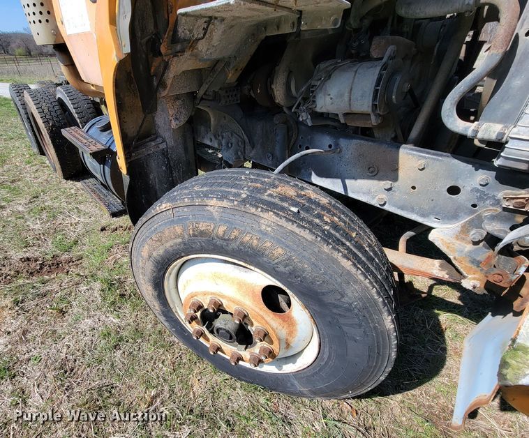 image for item HG9496 1990 Ford L9000  truck cab and chassis