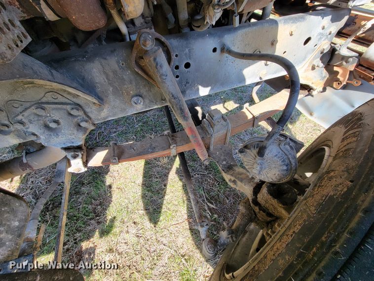 image for item HG9496 1990 Ford L9000  truck cab and chassis