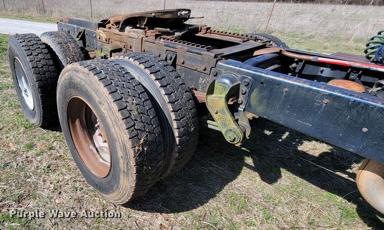 image for item HG9496 1990 Ford L9000  truck cab and chassis